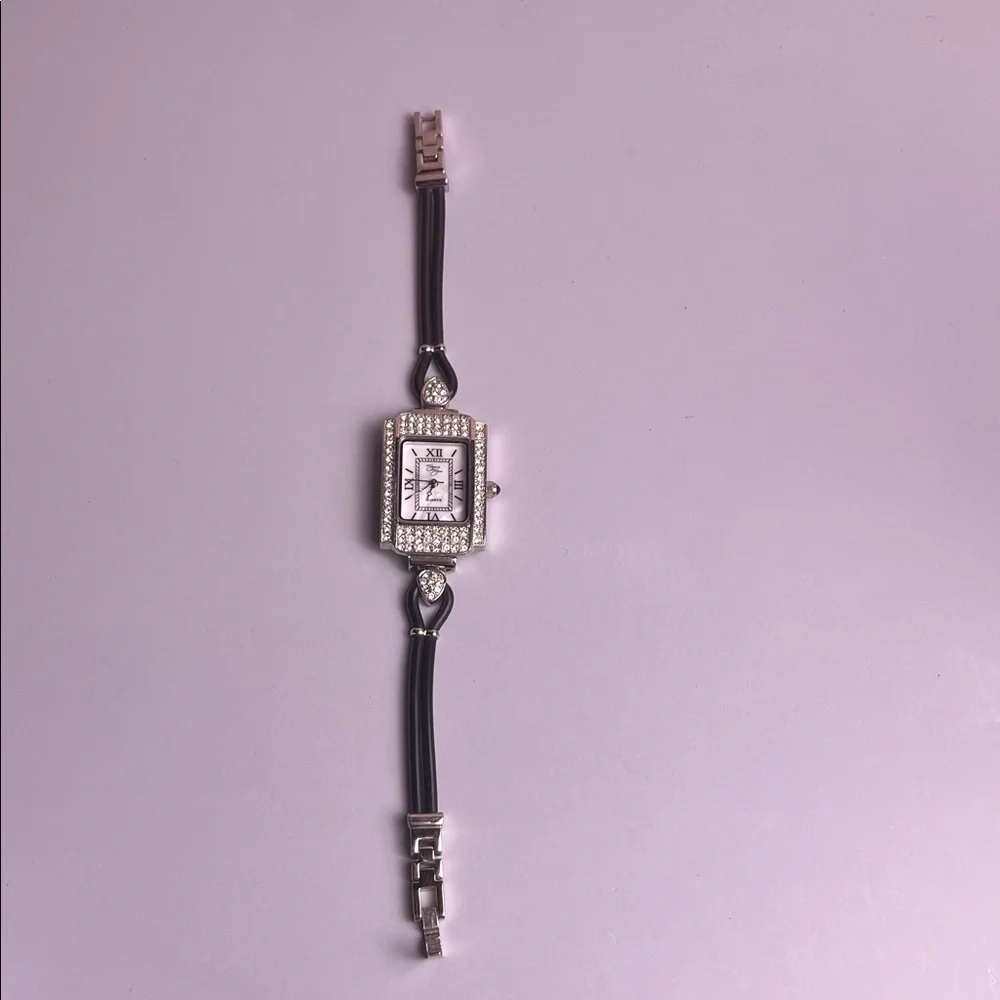 Suzanne Somers Women's Watch Silvertone MOP & Rhinestones. New battery